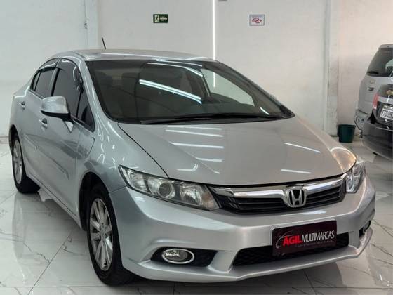 HONDA CIVIC 1.8 LXS 16V FLEX 4P AUTOMÁTICO HONDA CIVIC 1.8 LXS 16V FLEX 4P AUTOMÁTICO